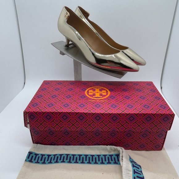 TORY BURCH Women's NEW Elizabeth 40MM Pump Mirrored Metallic Silver Kitten Shoes - Picture 6 of 10
